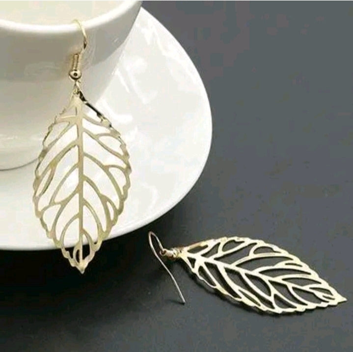 LADIES ELEGANT VINTAGE LEAF DANGLE EARRING