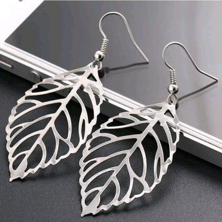 LADIES ELEGANT VINTAGE LEAF DANGLE EARRING