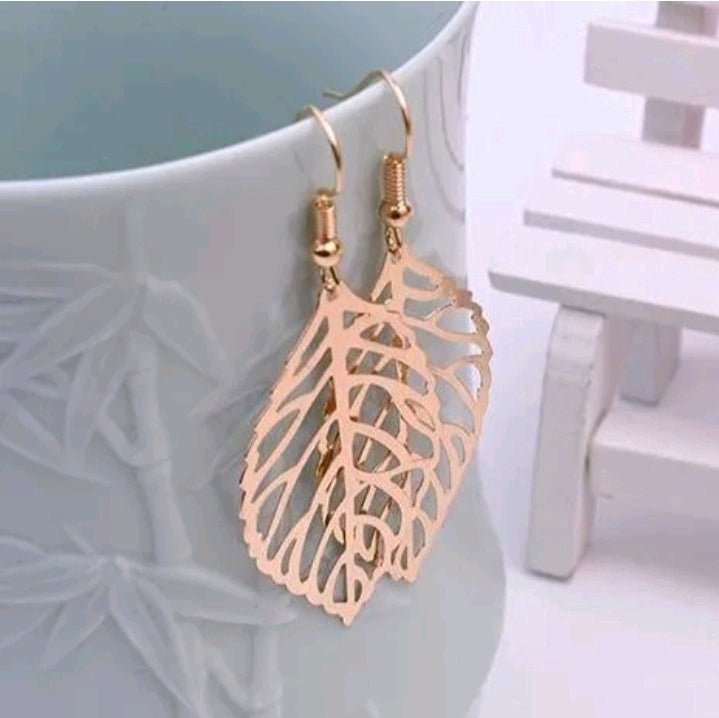 LADIES ELEGANT VINTAGE LEAF DANGLE EARRING