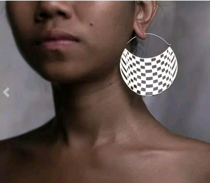 LADIES HOLLOW MESH BAG SHAPED HOOP EARRINGS