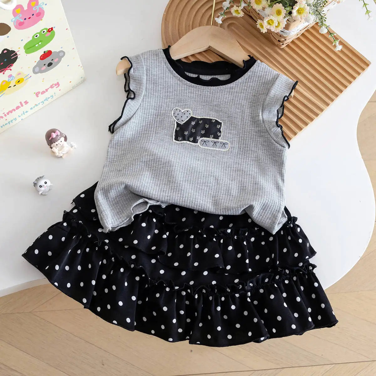 GIRL'S  CUTE SLEEVELESS TANK TOP WAVE POINT  SKIRT 2PCS SET