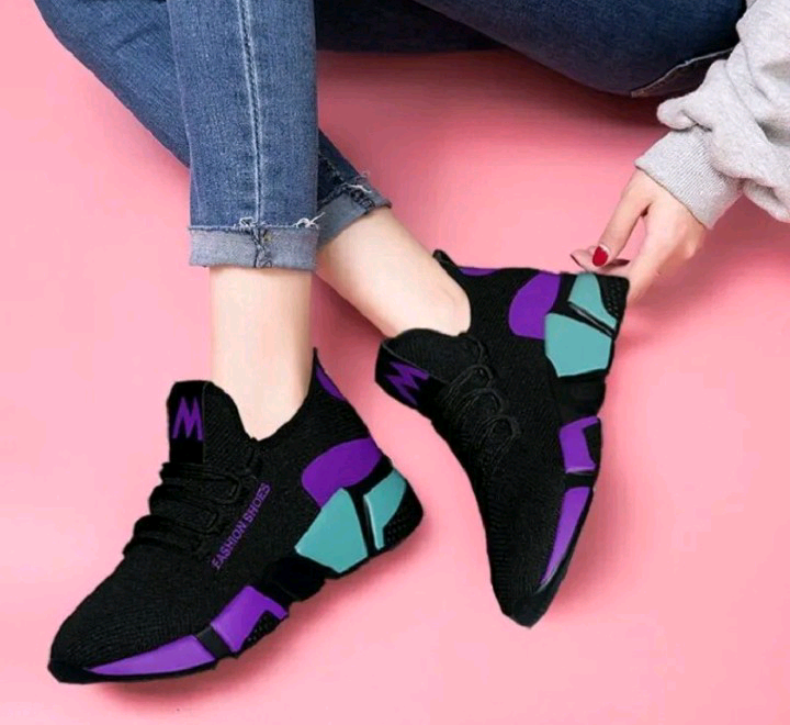 LADIES LACE-UP SNEAKERS