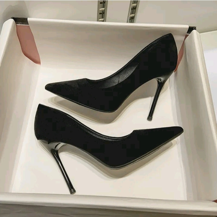 LADIES BLACK SUEDE PUMPS