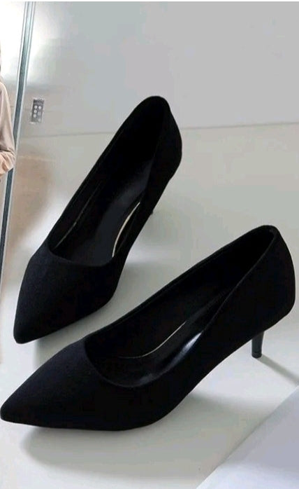 LADIES BLACK SUEDE PUMPS