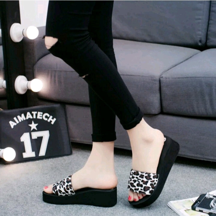 LADIES LEOPARD PLATFORM SLIPPERS