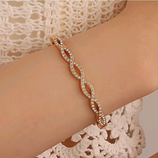 LADIES DIAMOND HOLLOW CROSS BRACELET