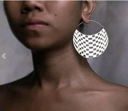 LADIES HOLLOW MESH BAG SHAPED HOOP EARRINGS