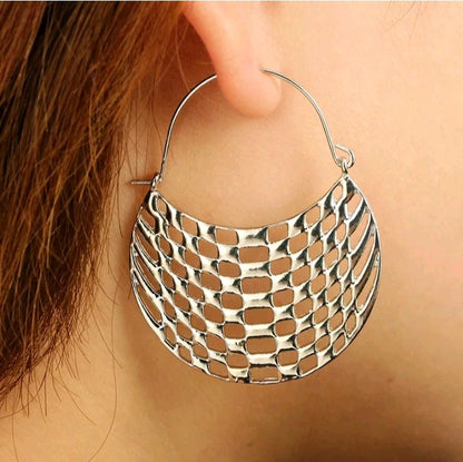 LADIES HOLLOW MESH BAG SHAPED HOOP EARRINGS