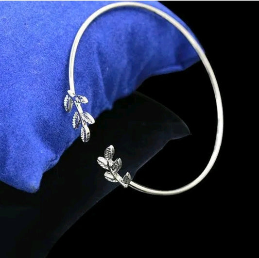 LADIES LEAVES FINE GLOSSY OPEN BANGLE